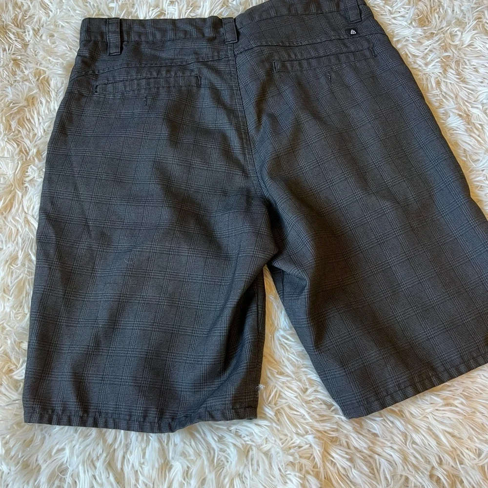 Matix black and gray‎ plaid flat front shorts size 31